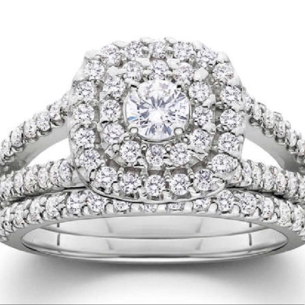 1/10ct Cushion Halo Diamond 10K Ring Set